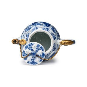 A pair of Chinese blue and white lotus-shaped teapots with mounts — photo 12