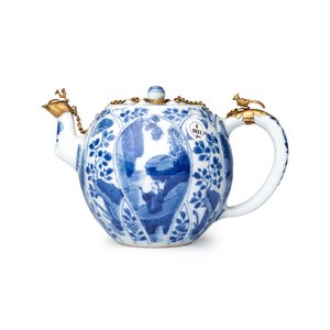 A pair of Chinese blue and white lotus-shaped teapots with mounts — photo 2
