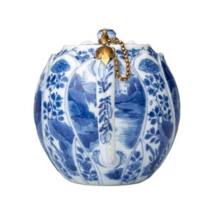 A pair of Chinese blue and white lotus-shaped teapots with mounts — photo 9