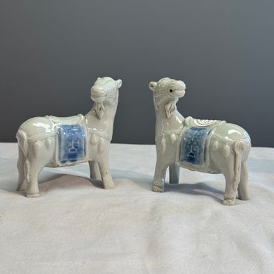 A pair of Chinese blue and white models of horses — photo 1