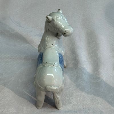 A pair of Chinese blue and white models of horses — photo 6