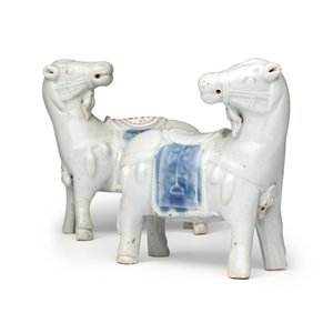 A pair of Chinese blue and white models of horses — photo 1