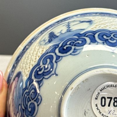 A pair of Chinese blue and white reticulated 'Linglong' bowls with landscape panels — photo 18