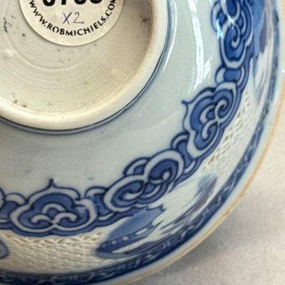 A pair of Chinese blue and white reticulated 'Linglong' bowls with landscape panels — photo 20