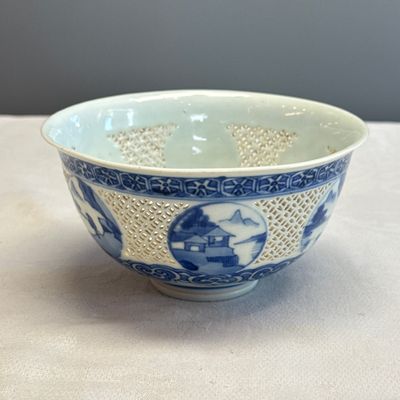 A pair of Chinese blue and white reticulated 'Linglong' bowls with landscape panels — photo 23