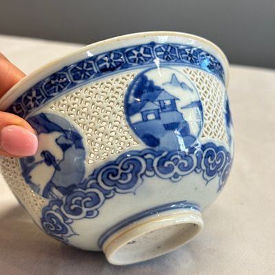 A pair of Chinese blue and white reticulated 'Linglong' bowls with landscape panels — photo 29