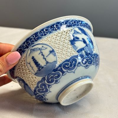 A pair of Chinese blue and white reticulated 'Linglong' bowls with landscape panels — photo 31