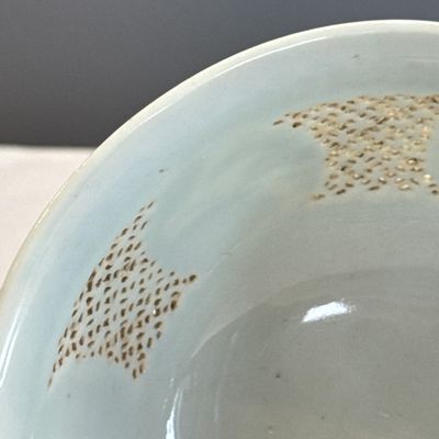 A pair of Chinese blue and white reticulated 'Linglong' bowls with landscape panels — photo 32