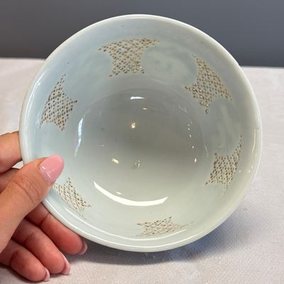 A pair of Chinese blue and white reticulated 'Linglong' bowls with landscape panels — photo 34