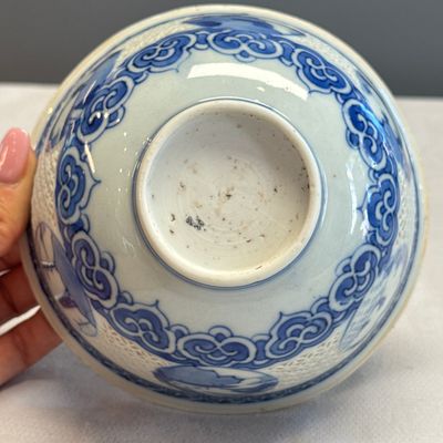A pair of Chinese blue and white reticulated 'Linglong' bowls with landscape panels — photo 38