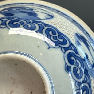 A pair of Chinese blue and white reticulated 'Linglong' bowls with landscape panels — photo 41