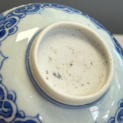 A pair of Chinese blue and white reticulated 'Linglong' bowls with landscape panels — photo 43