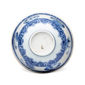 A pair of Chinese blue and white reticulated 'Linglong' bowls with landscape panels — photo 17