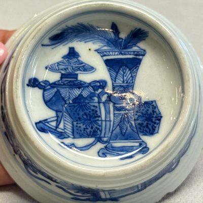 A pair of Chinese blue and white salt trenchers with antiquities design — 照片 17