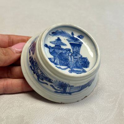 A pair of Chinese blue and white salt trenchers with antiquities design — 照片 18