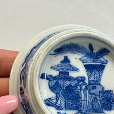 A pair of Chinese blue and white salt trenchers with antiquities design — 照片 20
