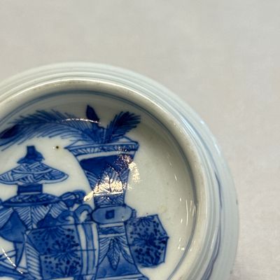 A pair of Chinese blue and white salt trenchers with antiquities design — 照片 21