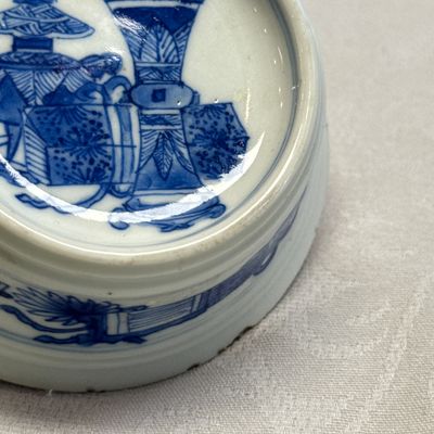 A pair of Chinese blue and white salt trenchers with antiquities design — 照片 22