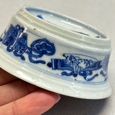 A pair of Chinese blue and white salt trenchers with antiquities design — 照片 23