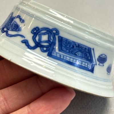 A pair of Chinese blue and white salt trenchers with antiquities design — 照片 25