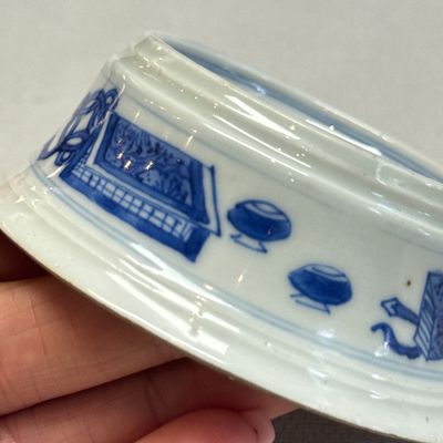 A pair of Chinese blue and white salt trenchers with antiquities design — 照片 26