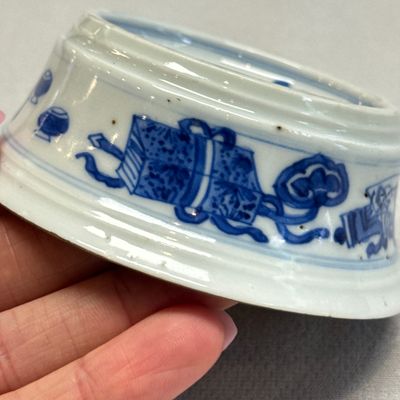 A pair of Chinese blue and white salt trenchers with antiquities design — 照片 27
