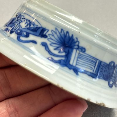 A pair of Chinese blue and white salt trenchers with antiquities design — 照片 29