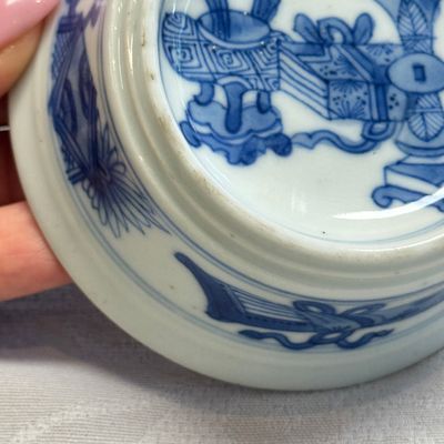 A pair of Chinese blue and white salt trenchers with antiquities design — 照片 3