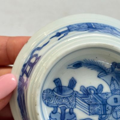A pair of Chinese blue and white salt trenchers with antiquities design — 照片 4