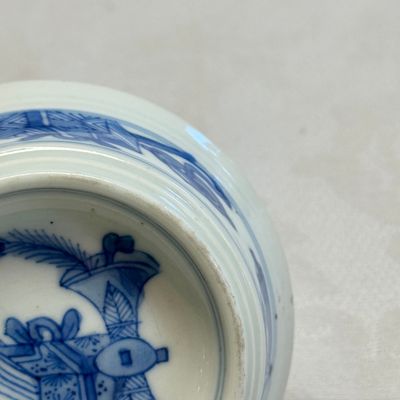 A pair of Chinese blue and white salt trenchers with antiquities design — 照片 5