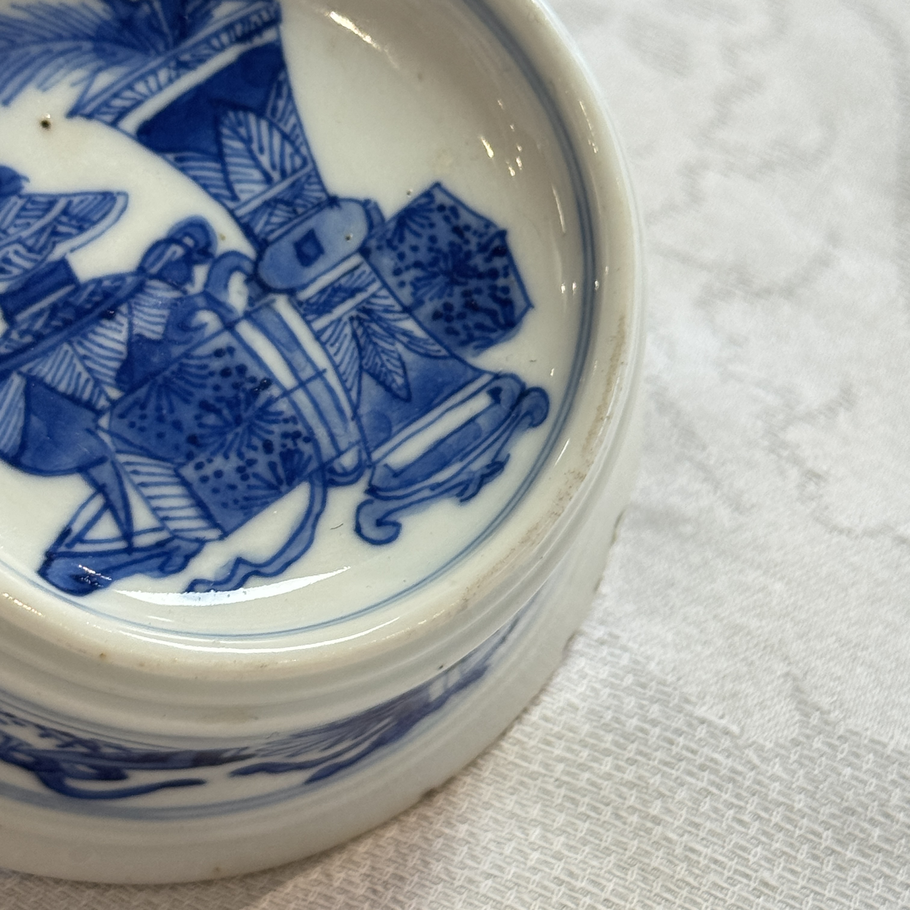 A pair of Chinese blue and white salt trenchers with antiquities design — 照片 38