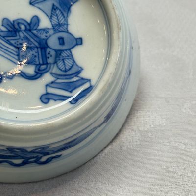 A pair of Chinese blue and white salt trenchers with antiquities design — 照片 6