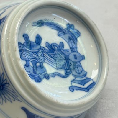 A pair of Chinese blue and white salt trenchers with antiquities design — 照片 7
