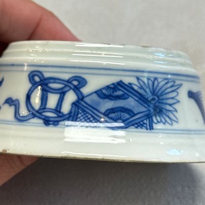 A pair of Chinese blue and white salt trenchers with antiquities design — 照片 8