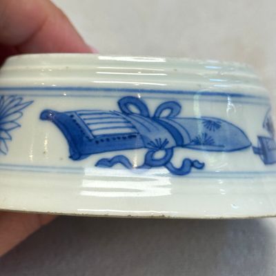 A pair of Chinese blue and white salt trenchers with antiquities design — 照片 9