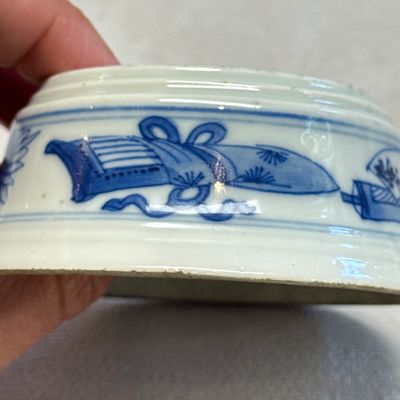 A pair of Chinese blue and white salt trenchers with antiquities design — 照片 10
