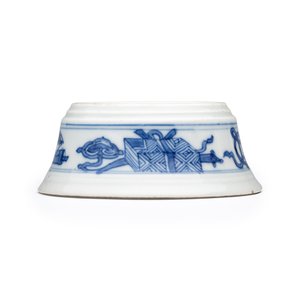 A pair of Chinese blue and white salt trenchers with antiquities design — 照片 10
