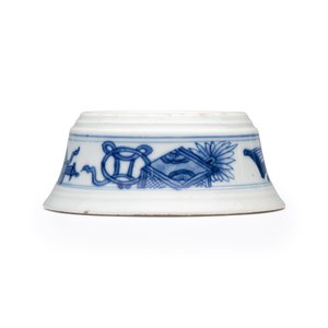 A pair of Chinese blue and white salt trenchers with antiquities design — 照片 11