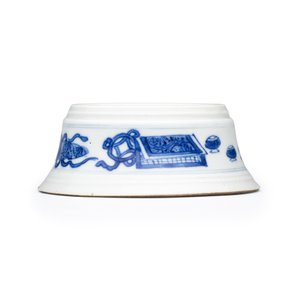 A pair of Chinese blue and white salt trenchers with antiquities design — 照片 2