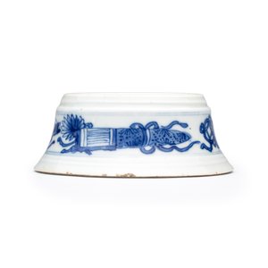 A pair of Chinese blue and white salt trenchers with antiquities design — 照片 5