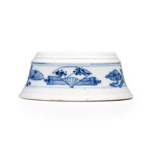 A pair of Chinese blue and white salt trenchers with antiquities design — 照片 9