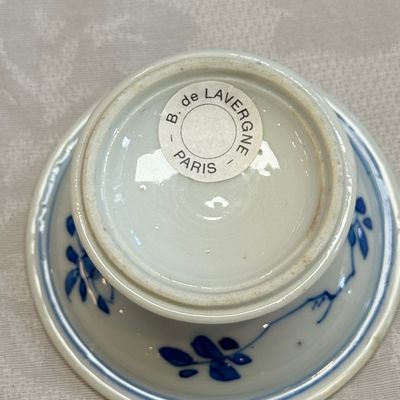 A pair of Chinese blue and white salts with antiquities design — photo 7