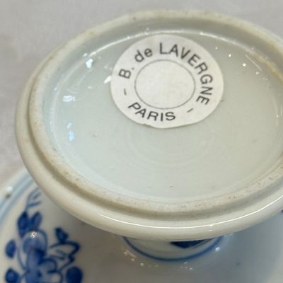 A pair of Chinese blue and white salts with antiquities design — photo 8
