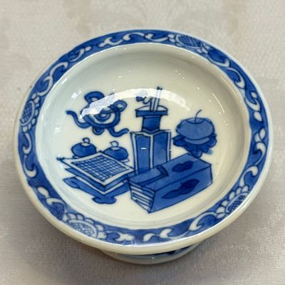 A pair of Chinese blue and white salts with antiquities design — photo 10