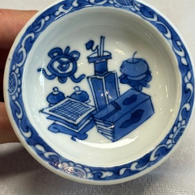 A pair of Chinese blue and white salts with antiquities design — photo 11