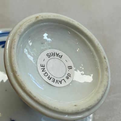 A pair of Chinese blue and white salts with antiquities design — photo 17