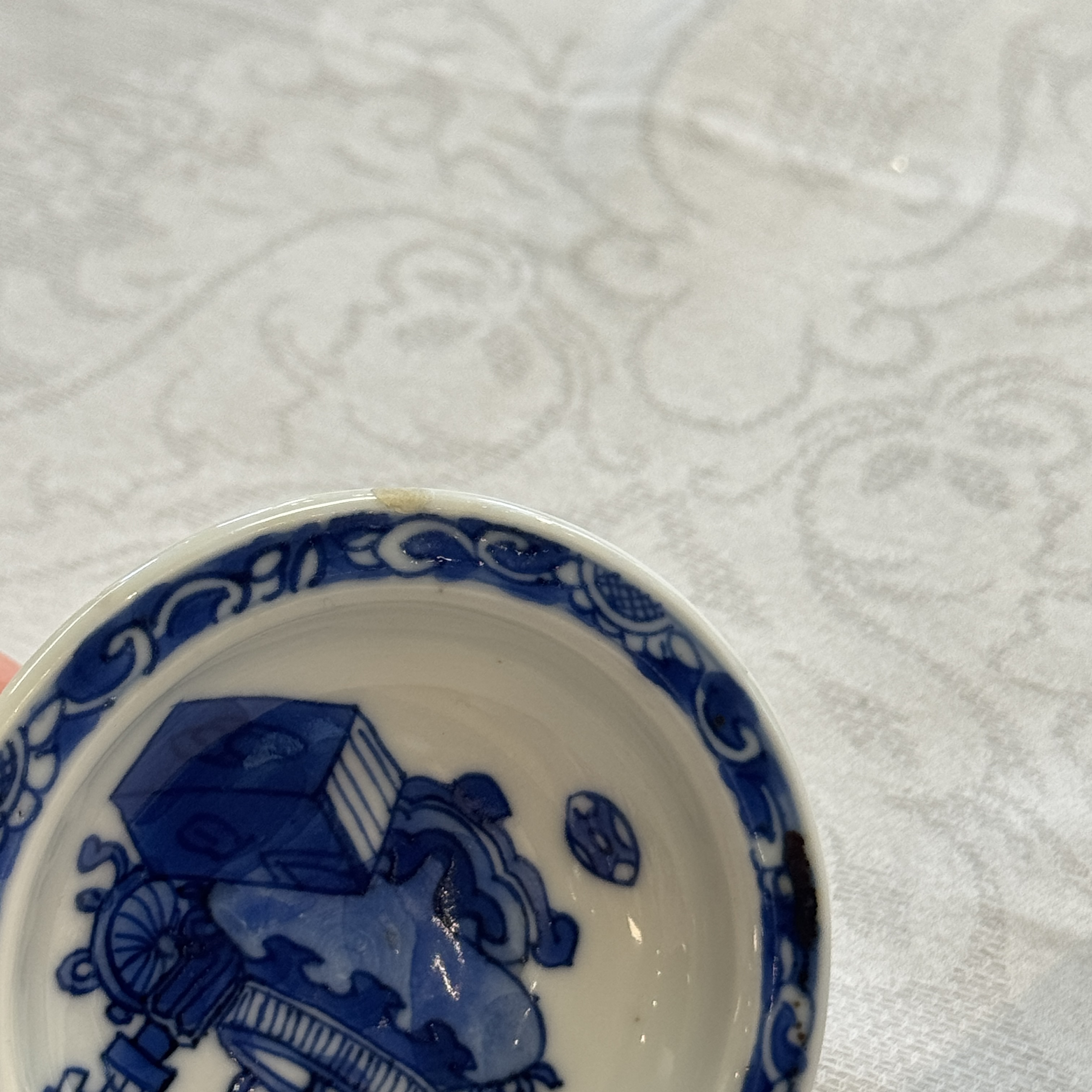 A pair of Chinese blue and white salts with antiquities design — photo 18
