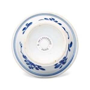 A pair of Chinese blue and white salts with antiquities design — photo 8