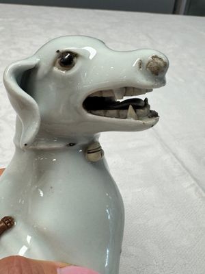 A pair of Chinese export white-glazed and biscuit models of hounds with pups — photo 11