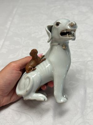 A pair of Chinese export white-glazed and biscuit models of hounds with pups — photo 2